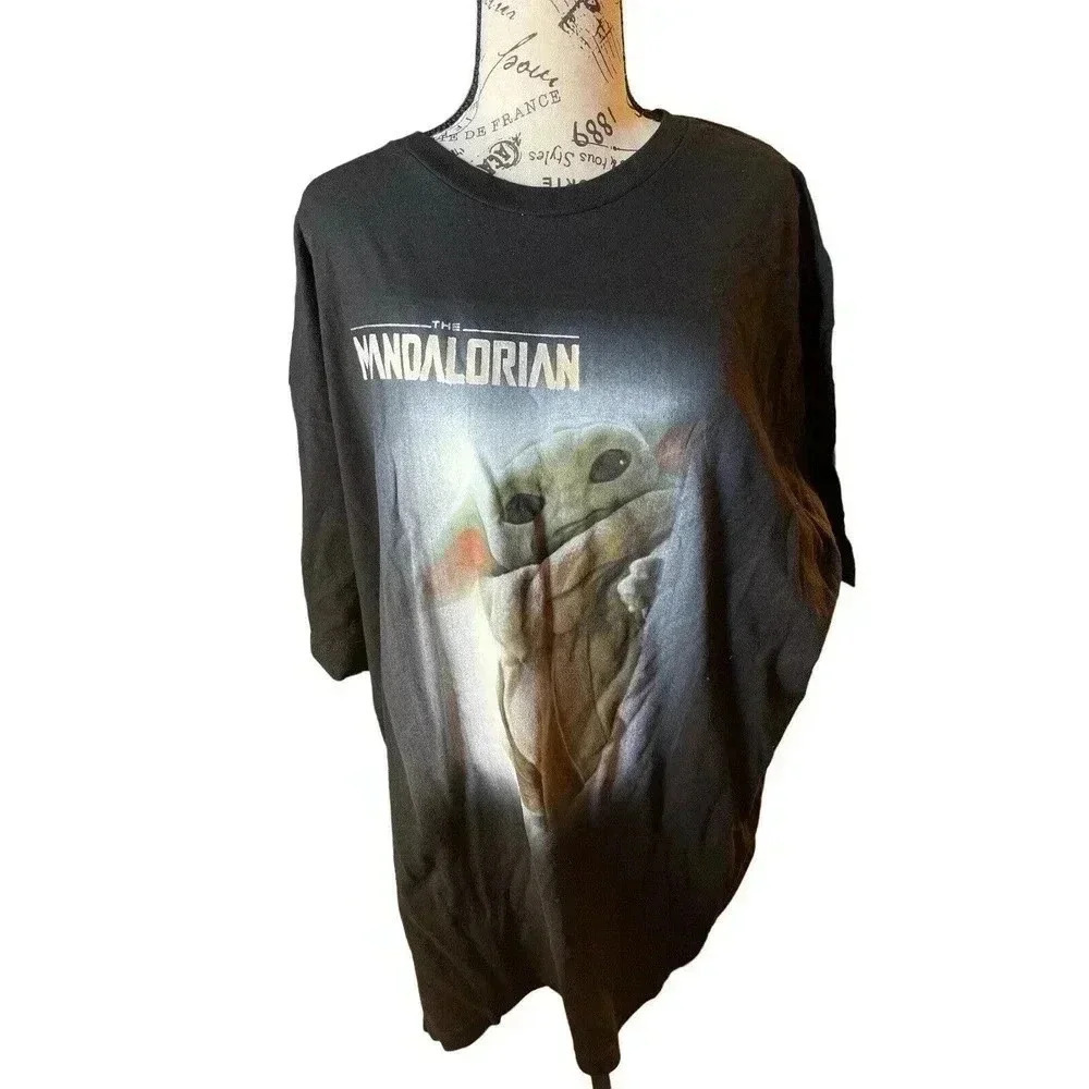 STAR WARS SIZE XXL BLACK TEE WITH THE MANDALORIAN